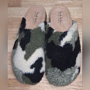 Nicole Miller New York Camo Slippers Womens 9
